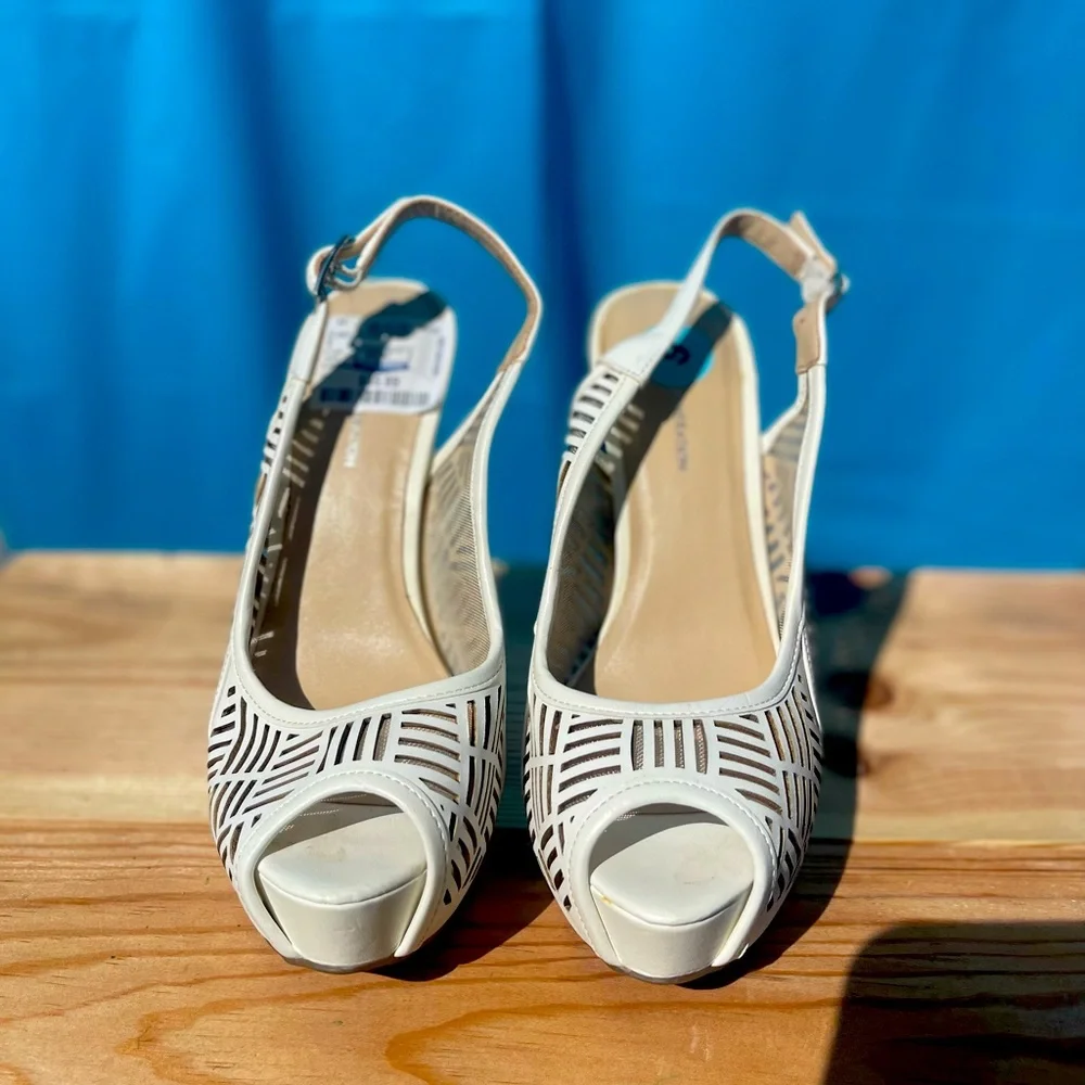 BCBG platforms white size 6 never worn